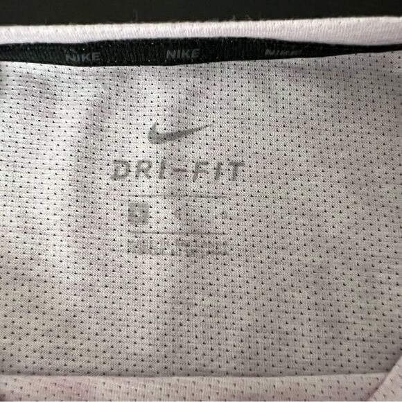 Nike Mens T Shirt Large Pink Lavender Dri Fit Crewneck Logo Activewear Sport - Picture 6 of 8